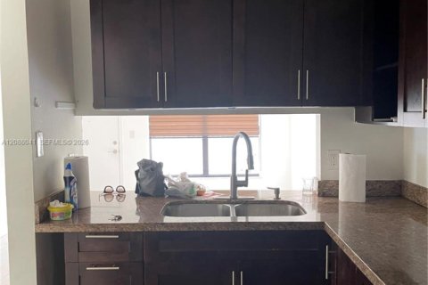 Copropriété à louer à Miami, Floride: 2 chambres, 69.68 m2 № 2363812 - photo 2