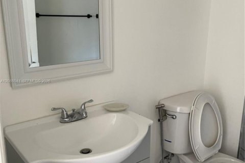 Copropriété à louer à Miami, Floride: 2 chambres, 69.68 m2 № 2363812 - photo 6