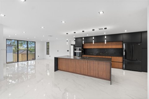 Купить виллу или дом в Майами, Флорида 4 спальни, 260.13м2, № 2027477 - фото 8