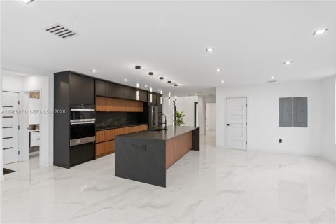 Купить виллу или дом в Майами, Флорида 4 спальни, 260.13м2, № 2027477 - фото 9