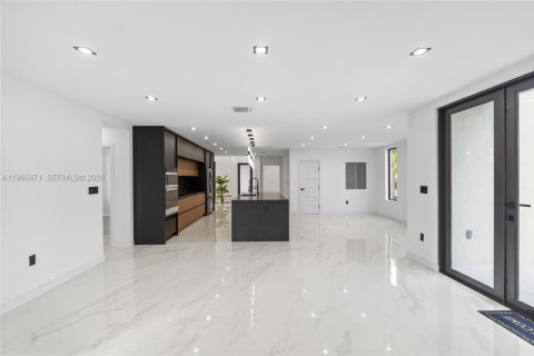 Купить виллу или дом в Майами, Флорида 4 спальни, 260.13м2, № 2027477 - фото 13