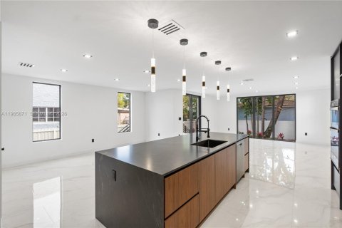 Купить виллу или дом в Майами, Флорида 4 спальни, 260.13м2, № 2027477 - фото 12