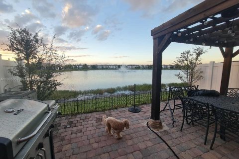 Купить виллу или дом в Хайалиа, Флорида 3 спальни, 158.58м2, № 2050882 - фото 15