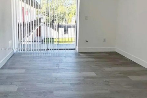 Propiedad comercial en venta en North Miami, Florida № 1992070 - foto 19