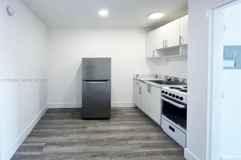 Propiedad comercial en venta en North Miami, Florida № 1992070 - foto 18