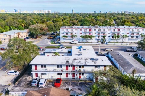 Propiedad comercial en venta en North Miami, Florida № 1992070 - foto 13