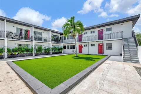 Propiedad comercial en venta en North Miami, Florida № 1992070 - foto 2