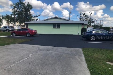 Propiedad comercial en venta en Port Charlotte, Florida, 208.84 m2 № 2134700 - foto 4