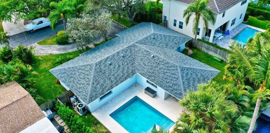 House in Delray Beach, Florida 3 bedrooms, 161.74 sq.m. № 2401252