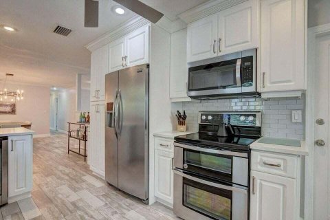 House in Delray Beach, Florida 3 bedrooms, 161.74 sq.m. № 2401252 - photo 6