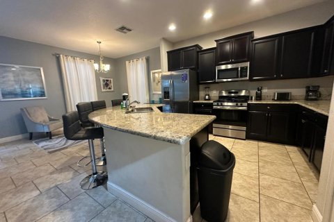 House in Davenport, Florida 6 bedrooms, 273.5 sq.m. № 1669897 - photo 8