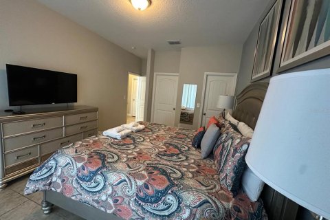 House in Davenport, Florida 6 bedrooms, 273.5 sq.m. № 1669897 - photo 16