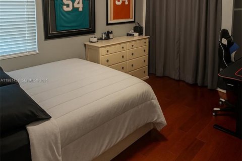 House in Miami, Florida 3 bedrooms, 192.21 sq.m. № 2046915 - photo 25