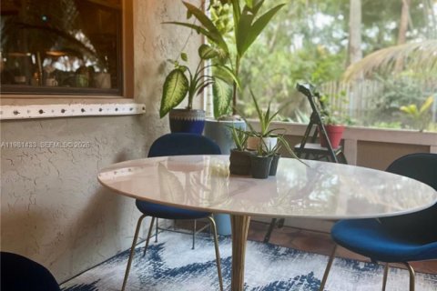 House in Miami, Florida 3 bedrooms, 192.21 sq.m. № 2046915 - photo 28