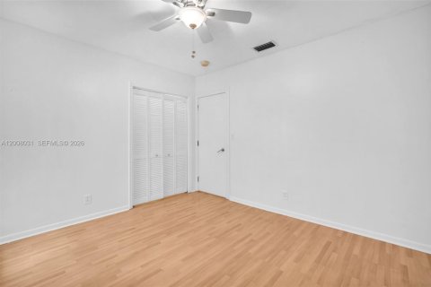 Casa en alquiler en Hollywood, Florida, 5 dormitorios, 231.88 m2 № 2071886 - foto 26