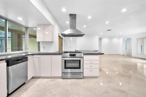 Casa en alquiler en Hollywood, Florida, 5 dormitorios, 231.88 m2 № 2071886 - foto 15