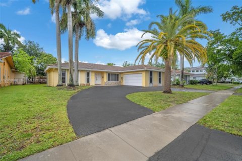 Casa en Hollywood, Florida 5 dormitorios, 231.88 m2 № 2071886