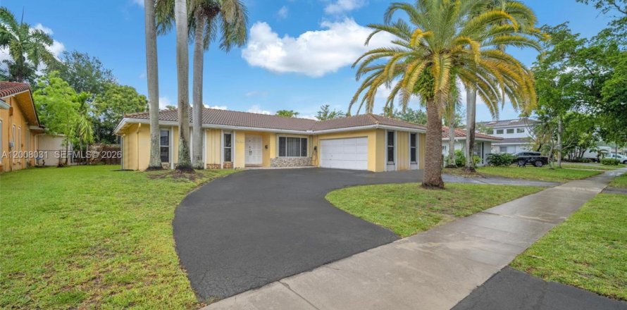 Casa en Hollywood, Florida 5 dormitorios, 231.88 m2 № 2071886
