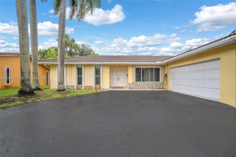 Casa en alquiler en Hollywood, Florida, 5 dormitorios, 231.88 m2 № 2071886 - foto 2