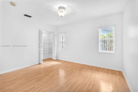 Casa en alquiler en Hollywood, Florida, 5 dormitorios, 231.88 m2 № 2071886 - foto 24