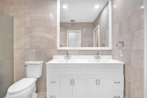 Casa en alquiler en Hollywood, Florida, 5 dormitorios, 231.88 m2 № 2071886 - foto 29