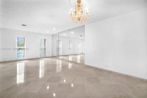 Casa en alquiler en Hollywood, Florida, 5 dormitorios, 231.88 m2 № 2071886 - foto 11