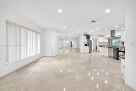Casa en alquiler en Hollywood, Florida, 5 dormitorios, 231.88 m2 № 2071886 - foto 4