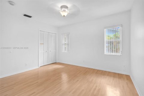 Casa en alquiler en Hollywood, Florida, 5 dormitorios, 231.88 m2 № 2071886 - foto 23