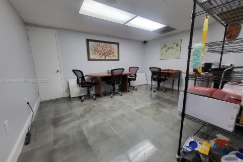 Купить коммерческую недвижимость в Норт-Майами, Флорида № 2077868 - фото 13