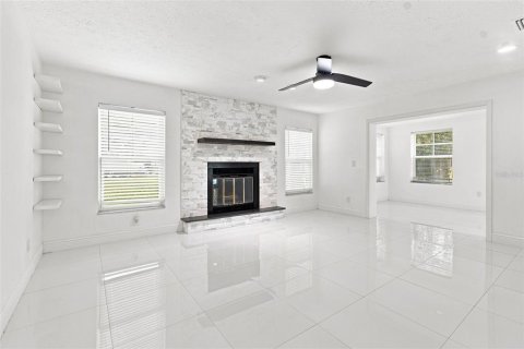 House in Lutz, Florida 3 bedrooms, 162.02 sq.m. № 2299532 - photo 9