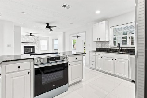 House in Lutz, Florida 3 bedrooms, 162.02 sq.m. № 2299532 - photo 23
