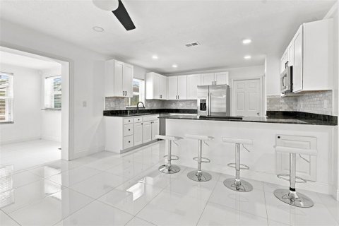 House in Lutz, Florida 3 bedrooms, 162.02 sq.m. № 2299532 - photo 19