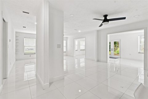 House in Lutz, Florida 3 bedrooms, 162.02 sq.m. № 2299532 - photo 13
