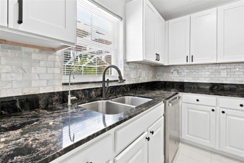House in Lutz, Florida 3 bedrooms, 162.02 sq.m. № 2299532 - photo 21