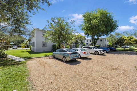 Condo in Miami, Florida, 2 bedrooms  № 1888033 - photo 23