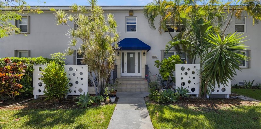 Condo in Miami, Florida, 2 bedrooms № 1888033