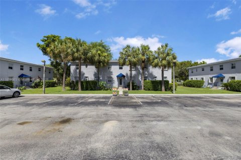 Condo in Miami, Florida, 2 bedrooms  № 1888033 - photo 25