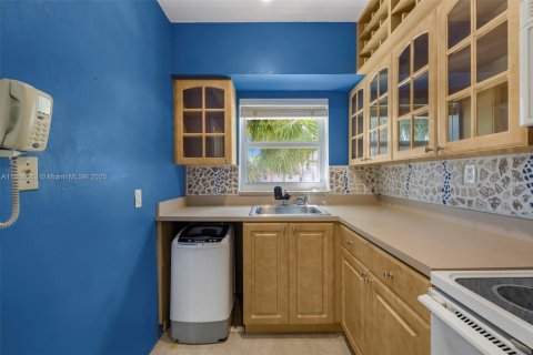 Condo in Miami, Florida, 2 bedrooms  № 1888033 - photo 12