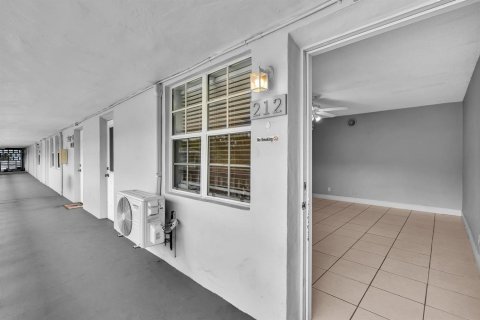 Apartment in Fort Lauderdale, Florida 1 bedroom, 60.39 sq.m. № 2251022 - photo 2