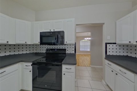 Casa en alquiler en Spring Hill, Florida, 3 dormitorios, 172.43 m2 № 1912686 - foto 5