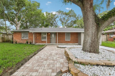 House in Altamonte Springs, Florida 4 bedrooms, 159.14 sq.m. № 2295009