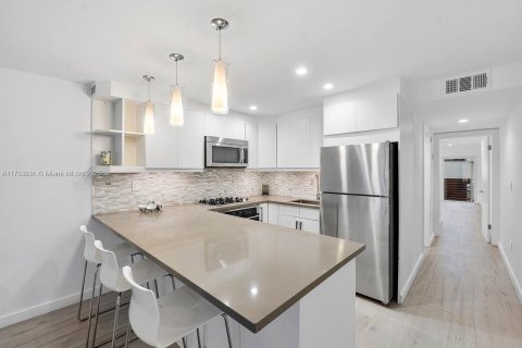 Condominio en venta en Miami Beach, Florida, 1 dormitorio, 57.6 m2 № 1715130 - foto 3