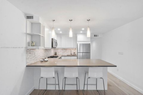 Condominio en venta en Miami Beach, Florida, 1 dormitorio, 57.6 m2 № 1715130 - foto 1