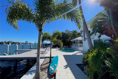Condominio en venta en Miami Beach, Florida, 1 dormitorio, 57.6 m2 № 1715130 - foto 12
