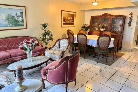 Condo in Miami, Florida, 3 bedrooms  № 2076475 - photo 3