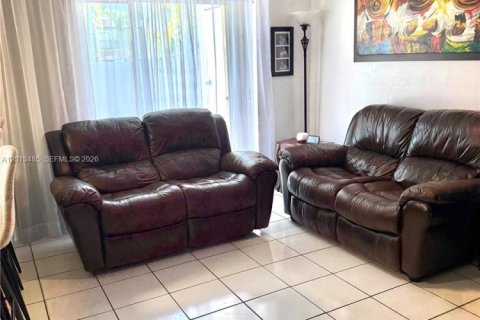 Condo in Miami, Florida, 3 bedrooms  № 2076475 - photo 11
