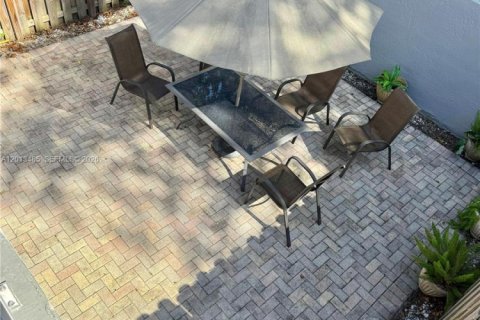 Condo in Miami, Florida, 3 bedrooms  № 2076475 - photo 23