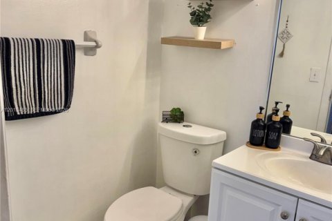 Condo in Miami, Florida, 3 bedrooms  № 2076475 - photo 14