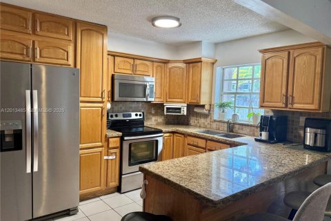 Condo in Miami, Florida, 3 bedrooms  № 2076475 - photo 9