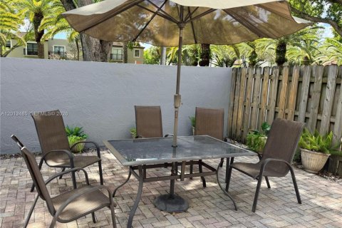 Condo in Miami, Florida, 3 bedrooms  № 2076475 - photo 21